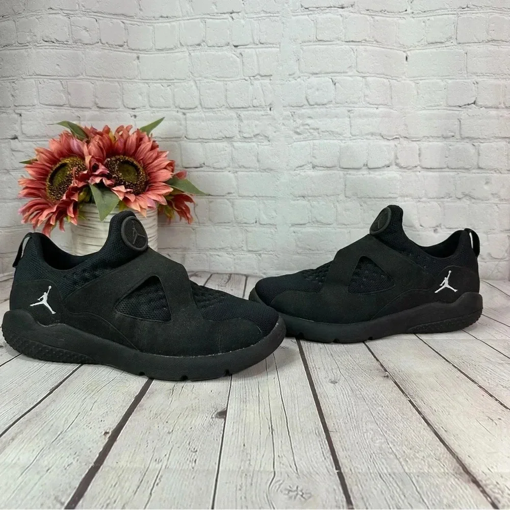nike jordan trainer essentials black with silver logo and metallic fleck